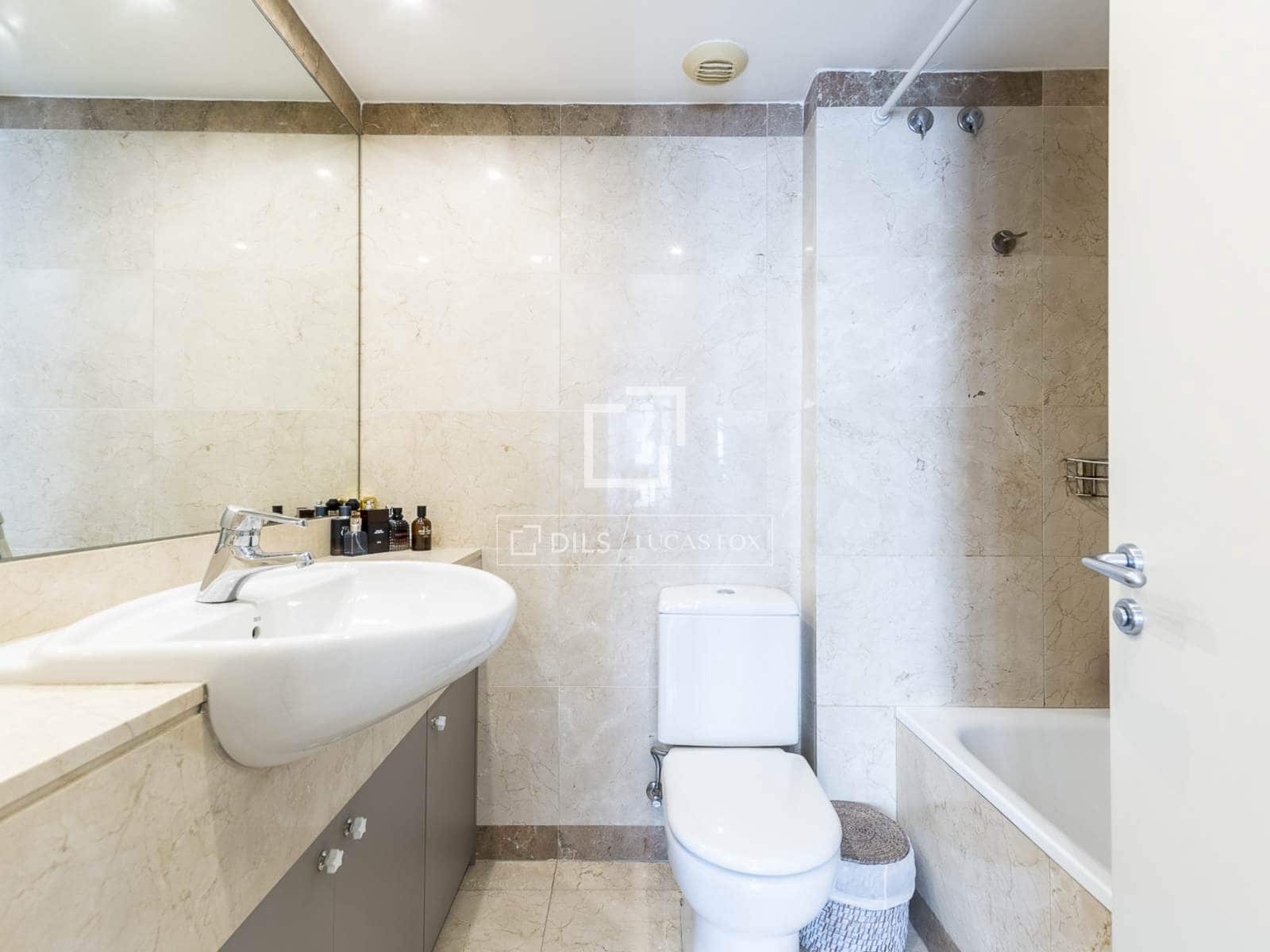 3 soveværelse Lejlighed til salg i Barcelona by med swimmingpool garage - € 1.200.000 (Ref: 9865921)