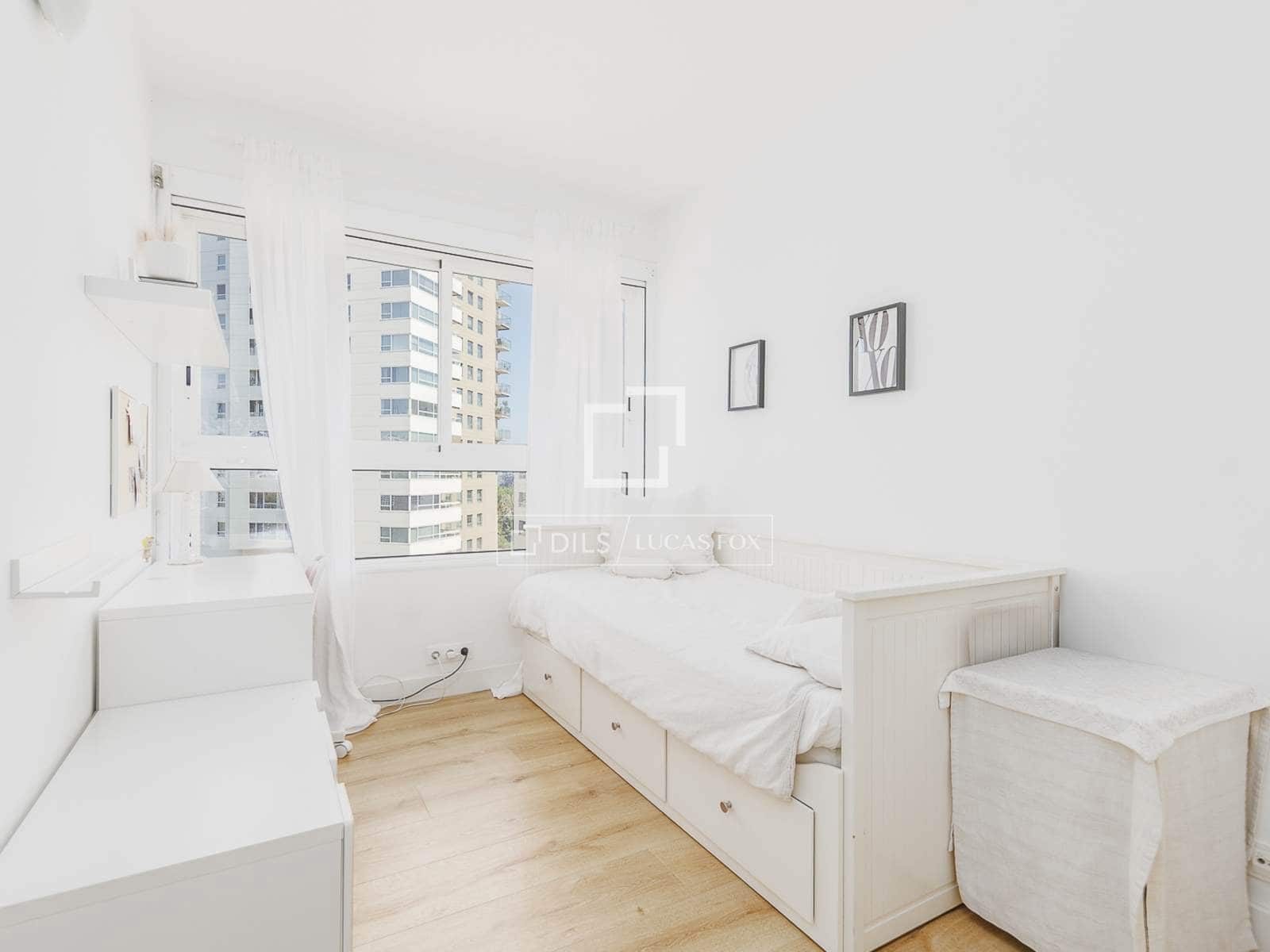3 soveværelse Lejlighed til salg i Barcelona by med swimmingpool garage - € 1.200.000 (Ref: 9865921)