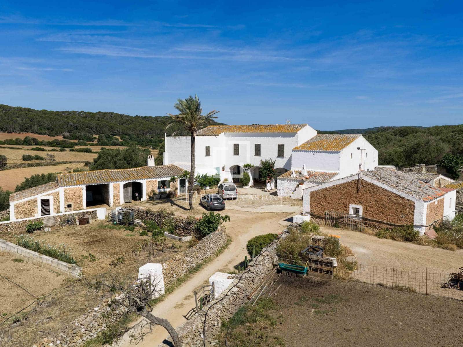 8 slaapkamer Finca/Landhuis te koop in Ciutadella de Menorca met garage - € 4.200.000 (Ref: 9866038)