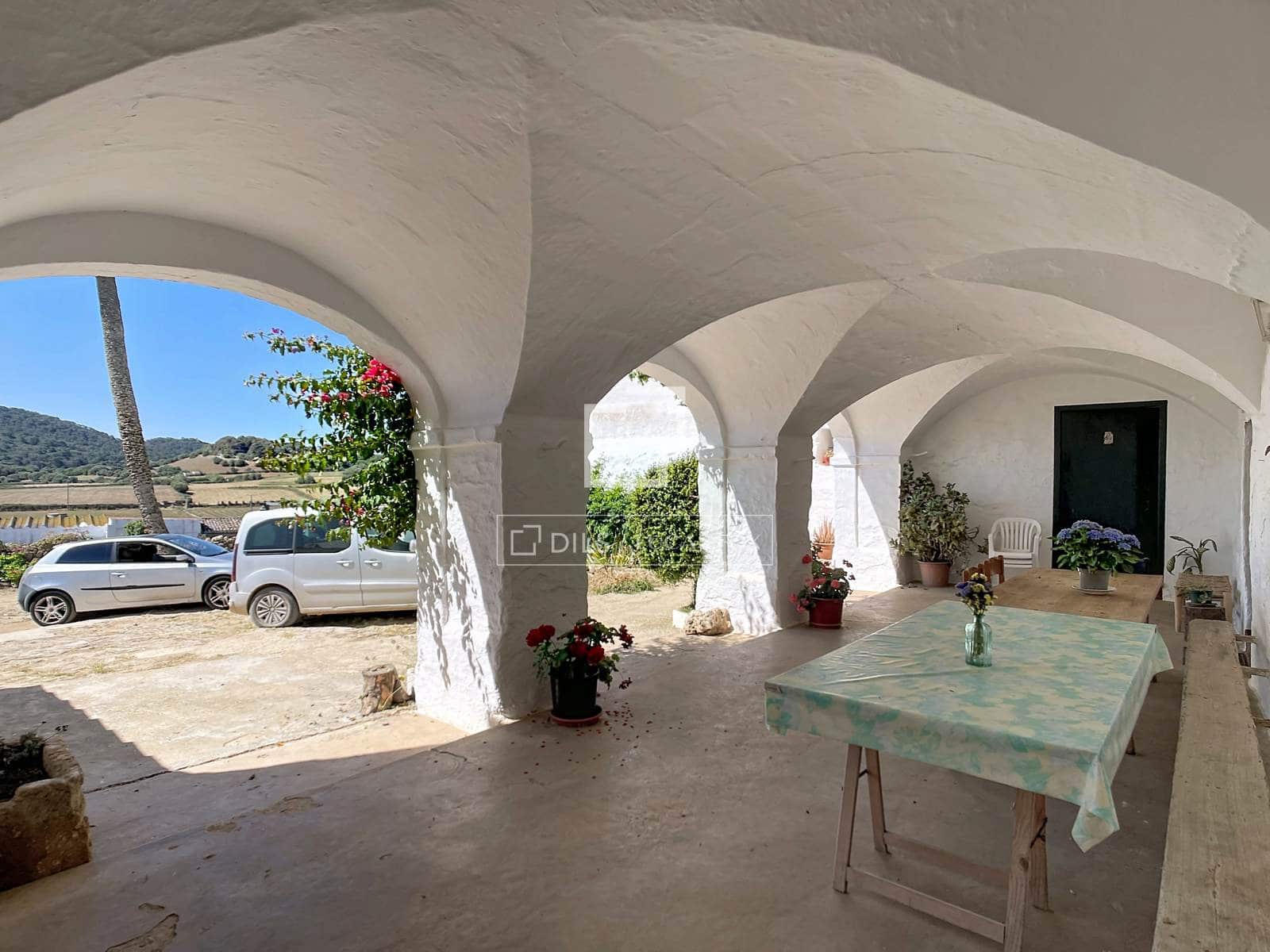 8 slaapkamer Finca/Landhuis te koop in Ciutadella de Menorca met garage - € 4.200.000 (Ref: 9866038)