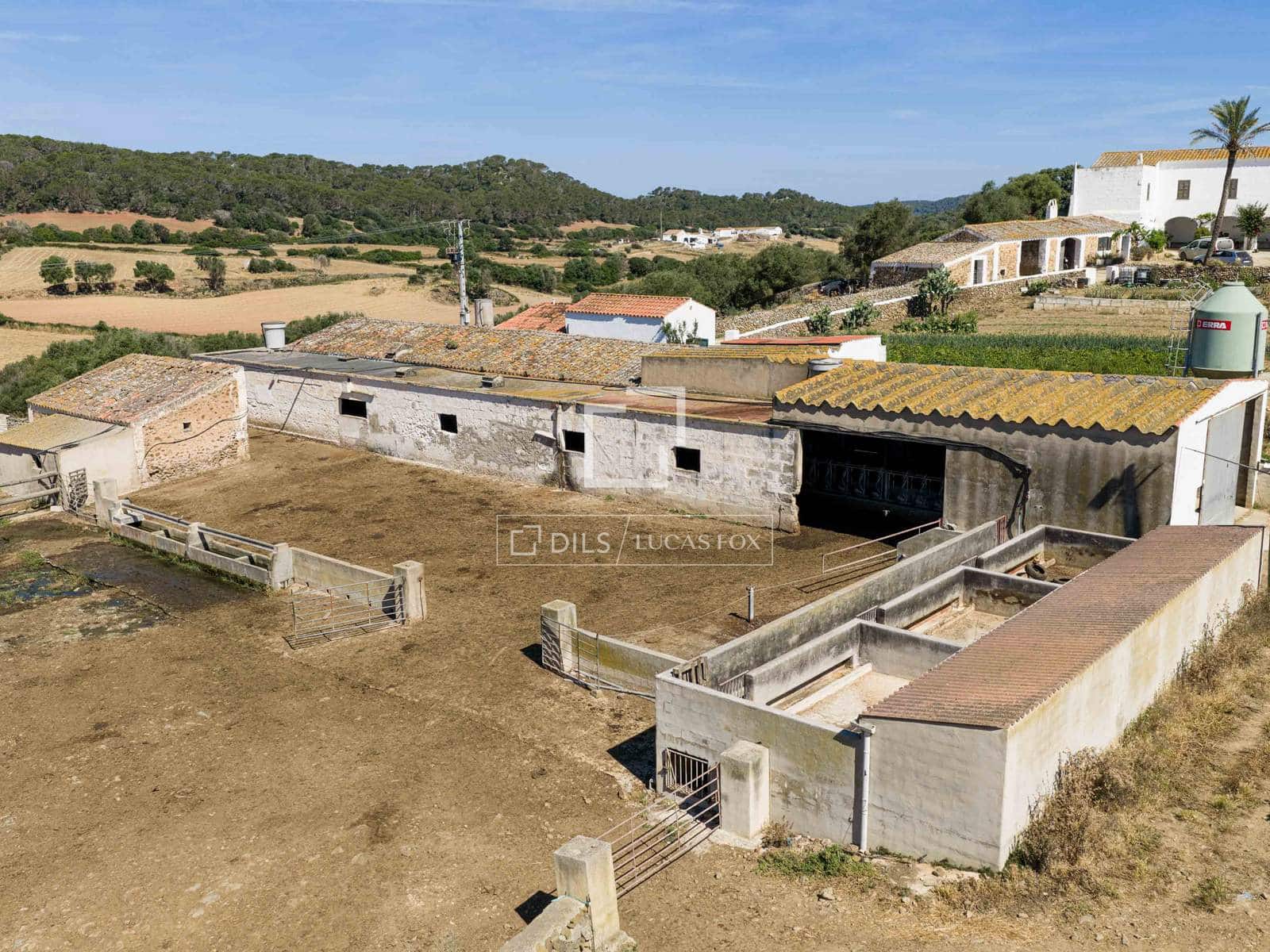 8 slaapkamer Finca/Landhuis te koop in Ciutadella de Menorca met garage - € 4.200.000 (Ref: 9866038)