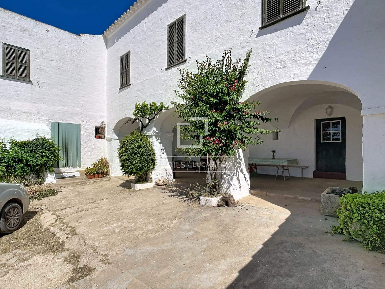 8 slaapkamer Finca/Landhuis te koop in Ciutadella de Menorca met garage - € 4.200.000 (Ref: 9866038)