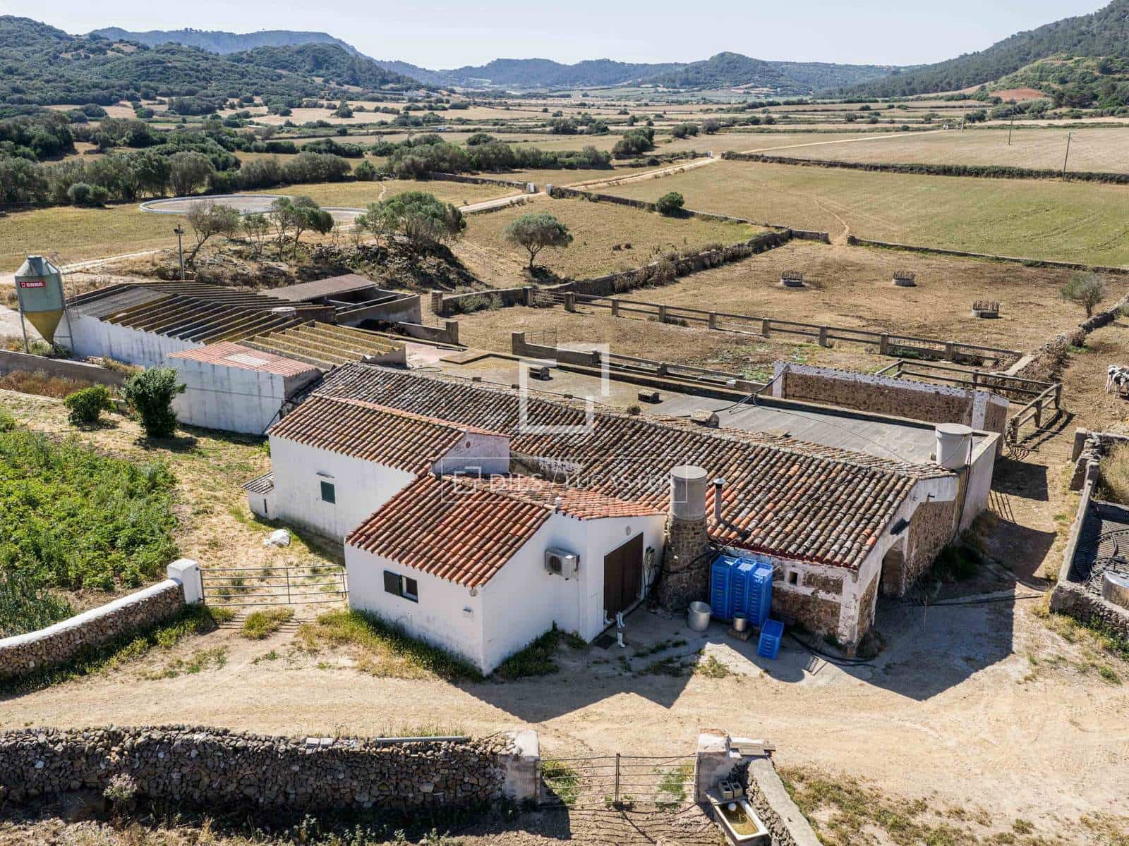 8 slaapkamer Finca/Landhuis te koop in Ciutadella de Menorca met garage - € 4.200.000 (Ref: 9866038)