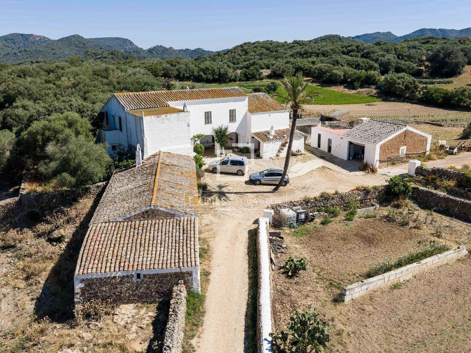 8 slaapkamer Finca/Landhuis te koop in Ciutadella de Menorca met garage - € 4.200.000 (Ref: 9866038)