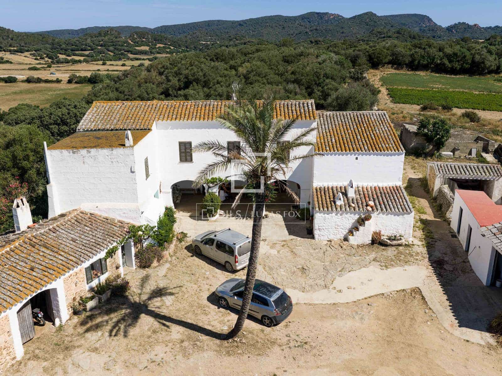 8 slaapkamer Finca/Landhuis te koop in Ciutadella de Menorca met garage - € 4.200.000 (Ref: 9866038)