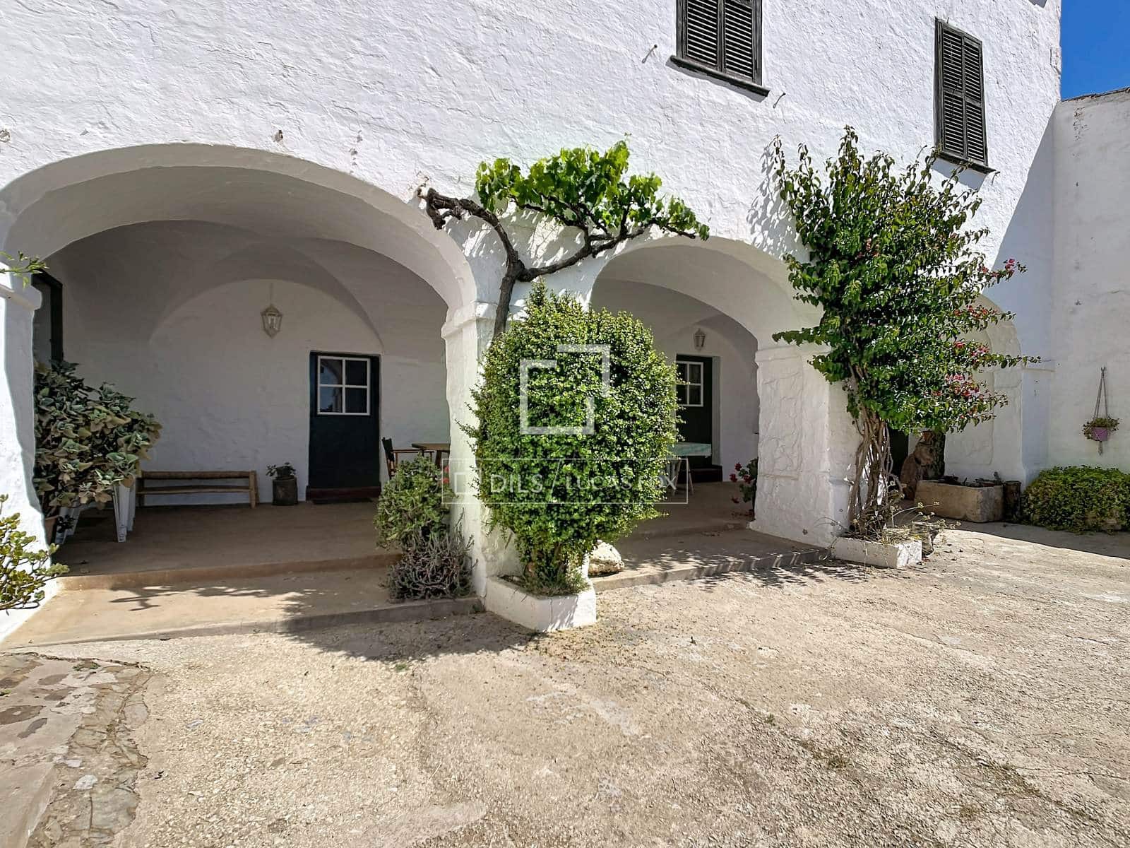 8 slaapkamer Finca/Landhuis te koop in Ciutadella de Menorca met garage - € 4.200.000 (Ref: 9866038)