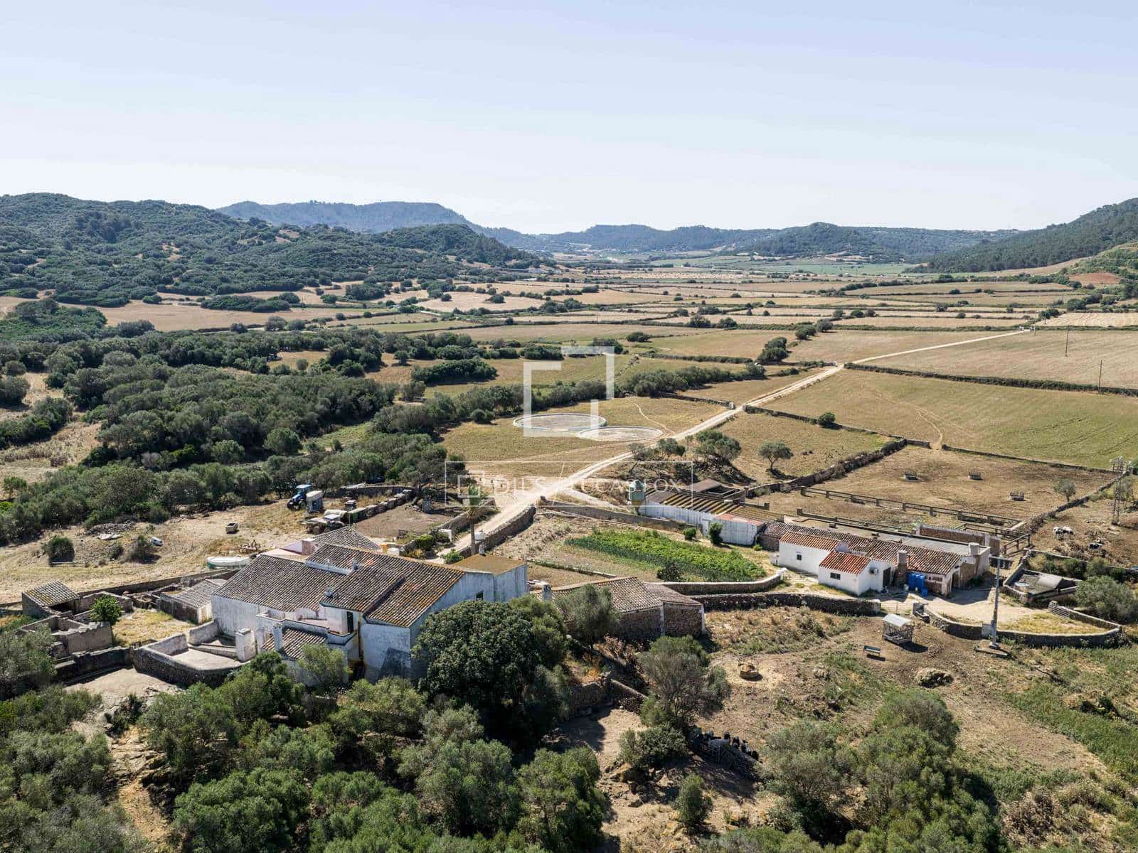 8 slaapkamer Finca/Landhuis te koop in Ciutadella de Menorca met garage - € 4.200.000 (Ref: 9866038)