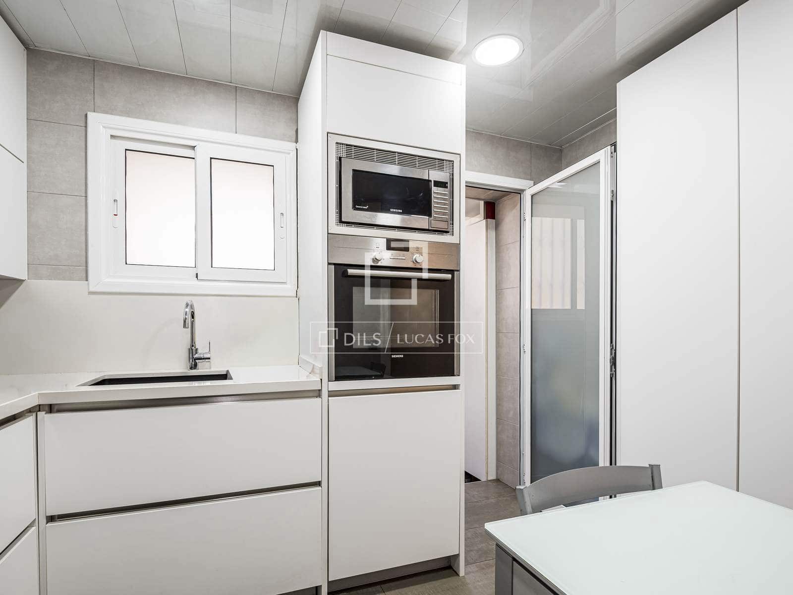 4 slaapkamer Villa te koop in Castelldefels met garage - € 850.000 (Ref: 9866136)