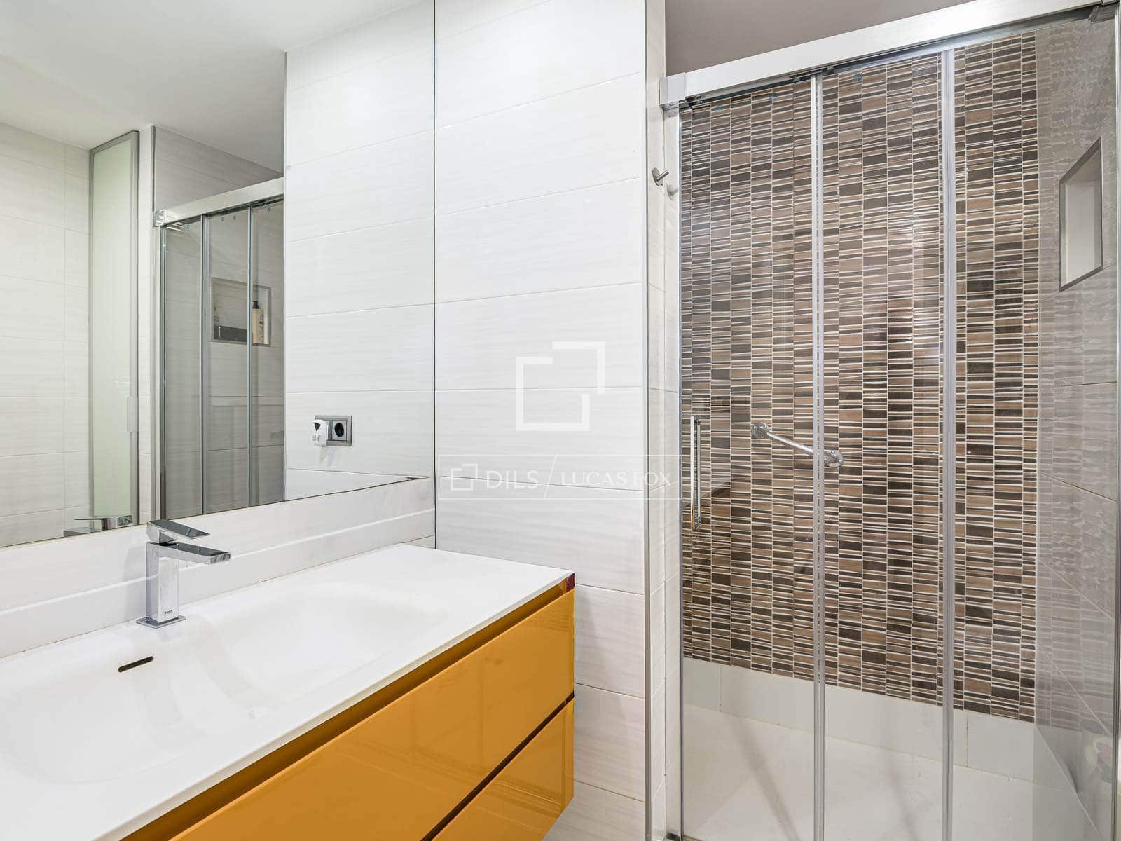 4 slaapkamer Villa te koop in Castelldefels met garage - € 850.000 (Ref: 9866136)