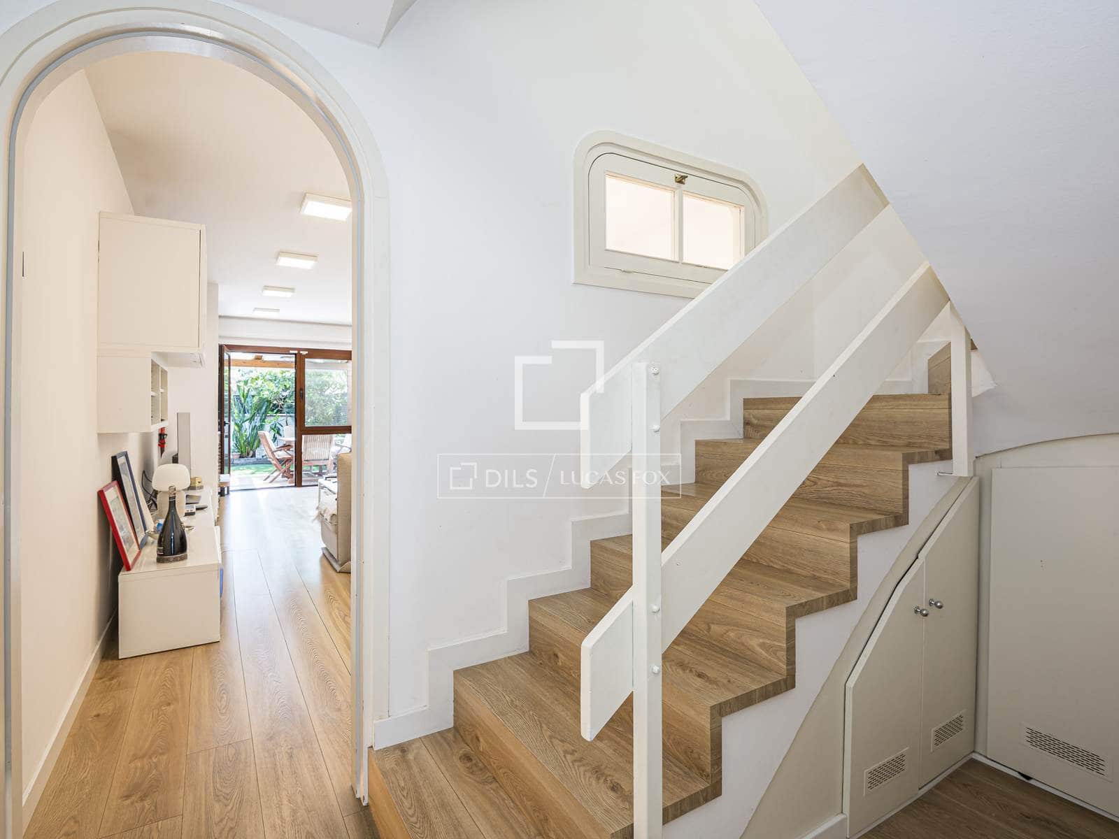 4 slaapkamer Villa te koop in Castelldefels met garage - € 850.000 (Ref: 9866136)