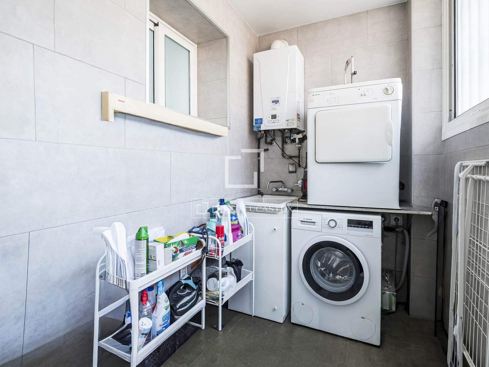 4 slaapkamer Villa te koop in Castelldefels met garage - € 850.000 (Ref: 9866136)