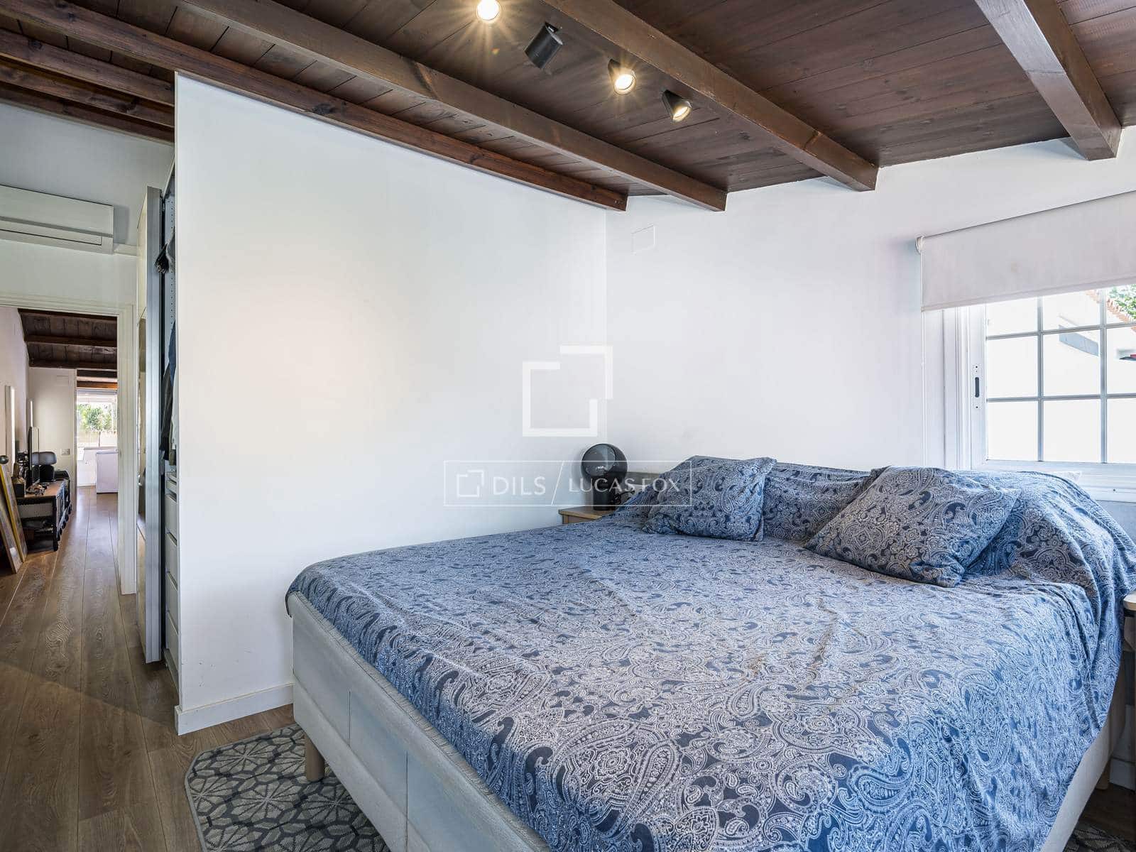 4 slaapkamer Villa te koop in Castelldefels met garage - € 850.000 (Ref: 9866136)