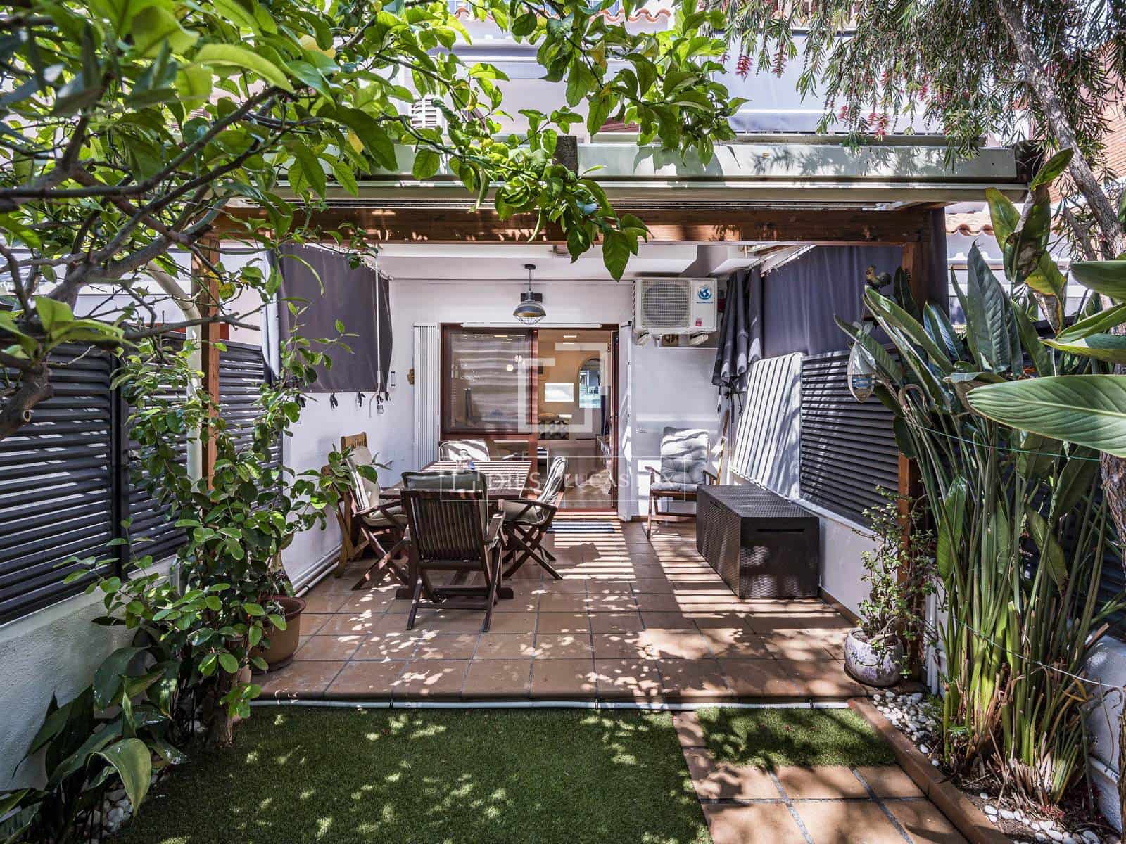 4 slaapkamer Villa te koop in Castelldefels met garage - € 850.000 (Ref: 9866136)