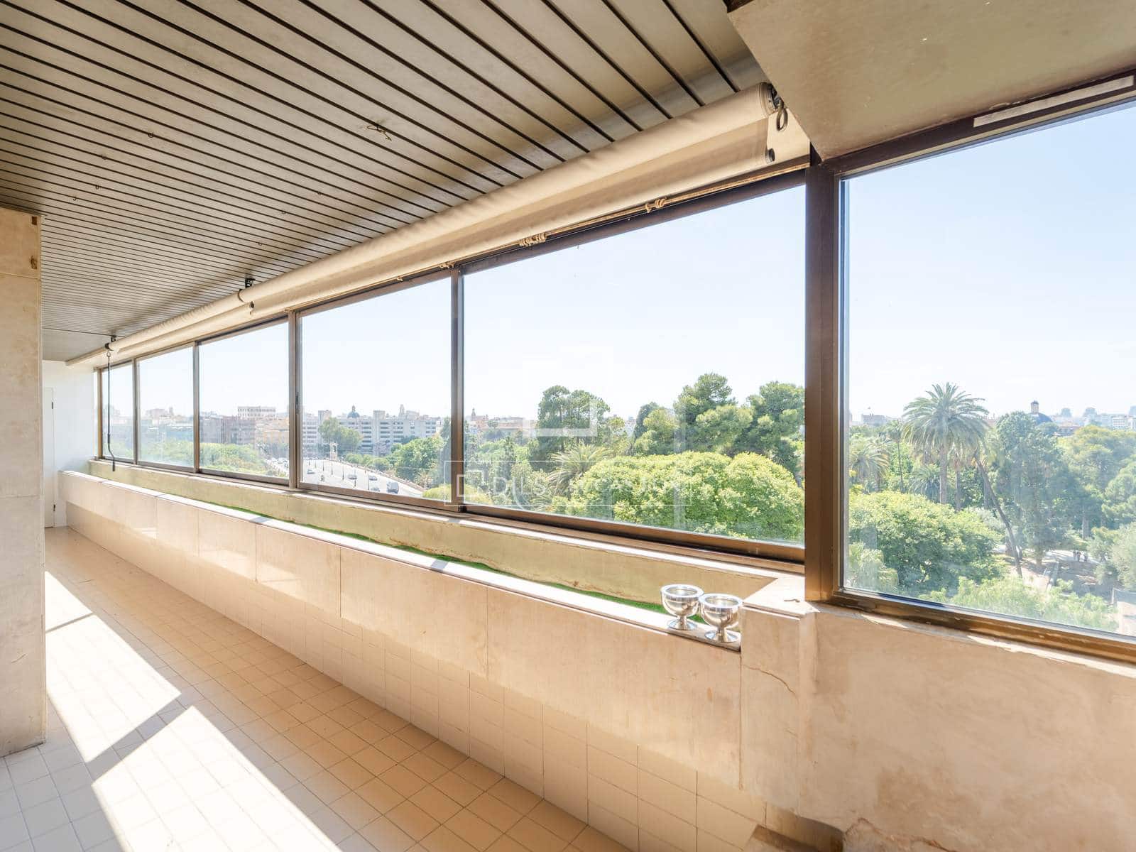 5 soverom Leilighet til leie i Valencia by med garasje - € 5 000 (Ref: 9866139)