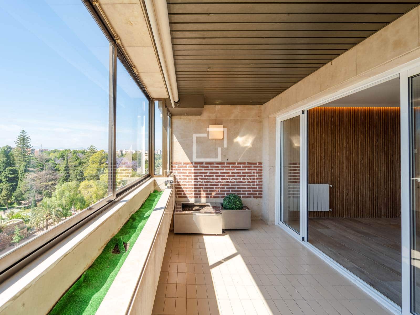 5 soverom Leilighet til leie i Valencia by med garasje - € 5 000 (Ref: 9866139)