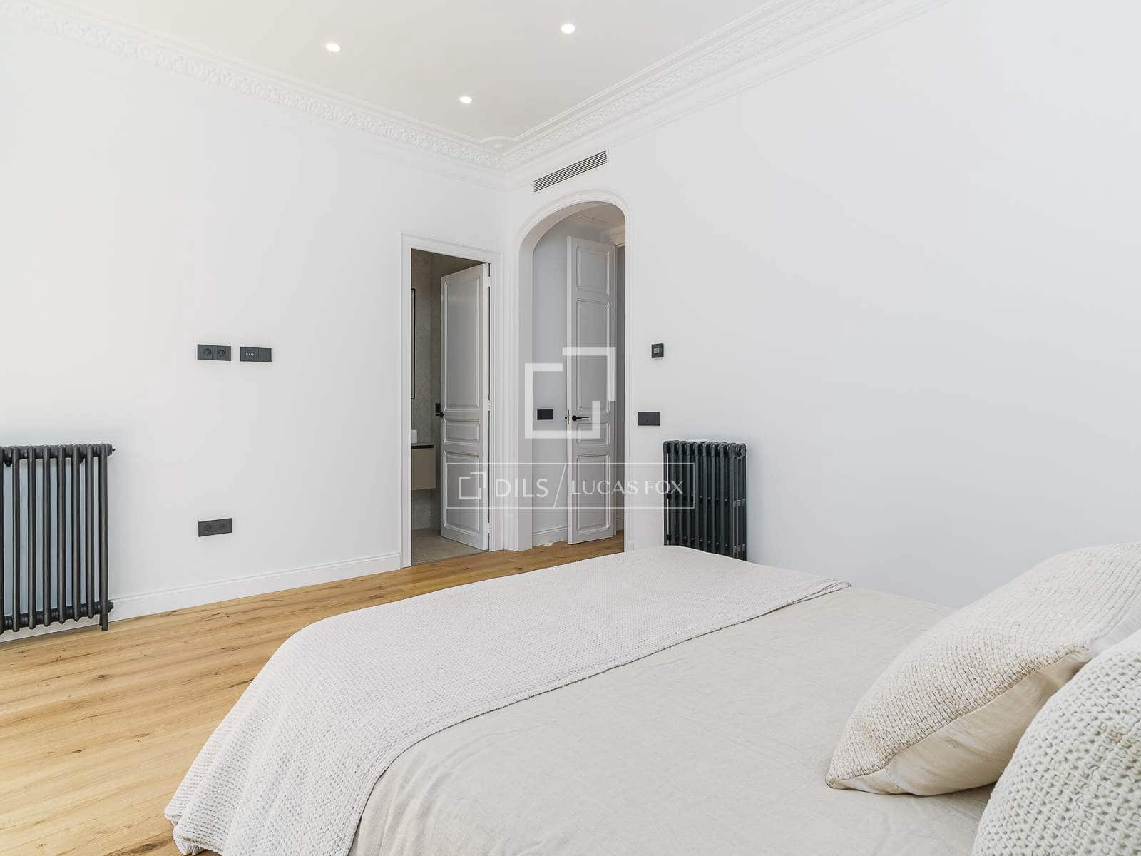 3 soveværelse Lejlighed til salg i Barcelona by - € 1.290.000 (Ref: 9866140)