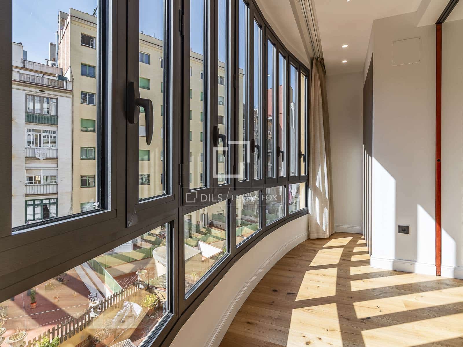 3 soveværelse Lejlighed til salg i Barcelona by - € 1.290.000 (Ref: 9866140)