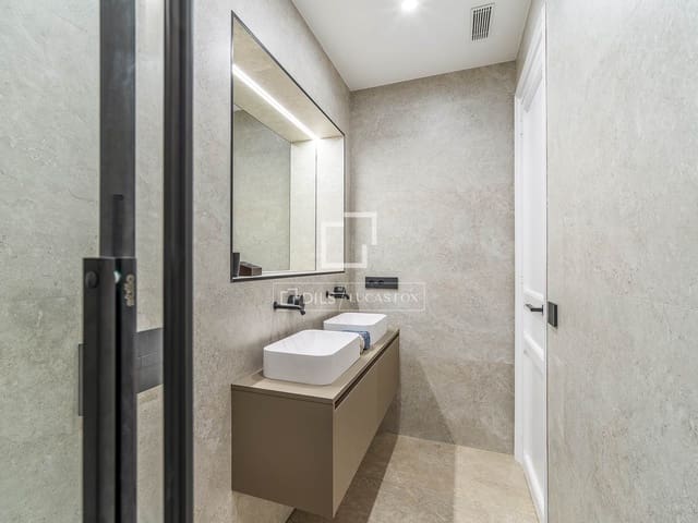 3 soveværelse Lejlighed til salg i Barcelona by - € 1.290.000 (Ref: 9866140)