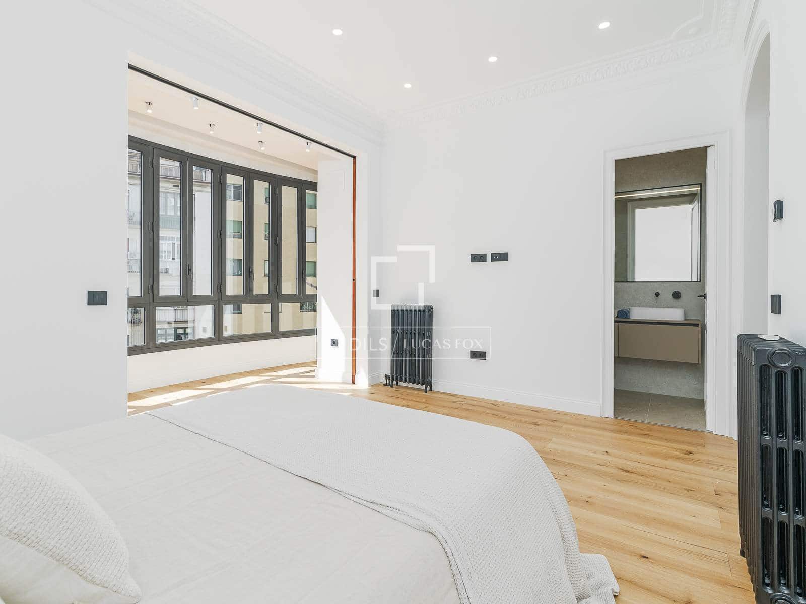 3 soveværelse Lejlighed til salg i Barcelona by - € 1.290.000 (Ref: 9866140)