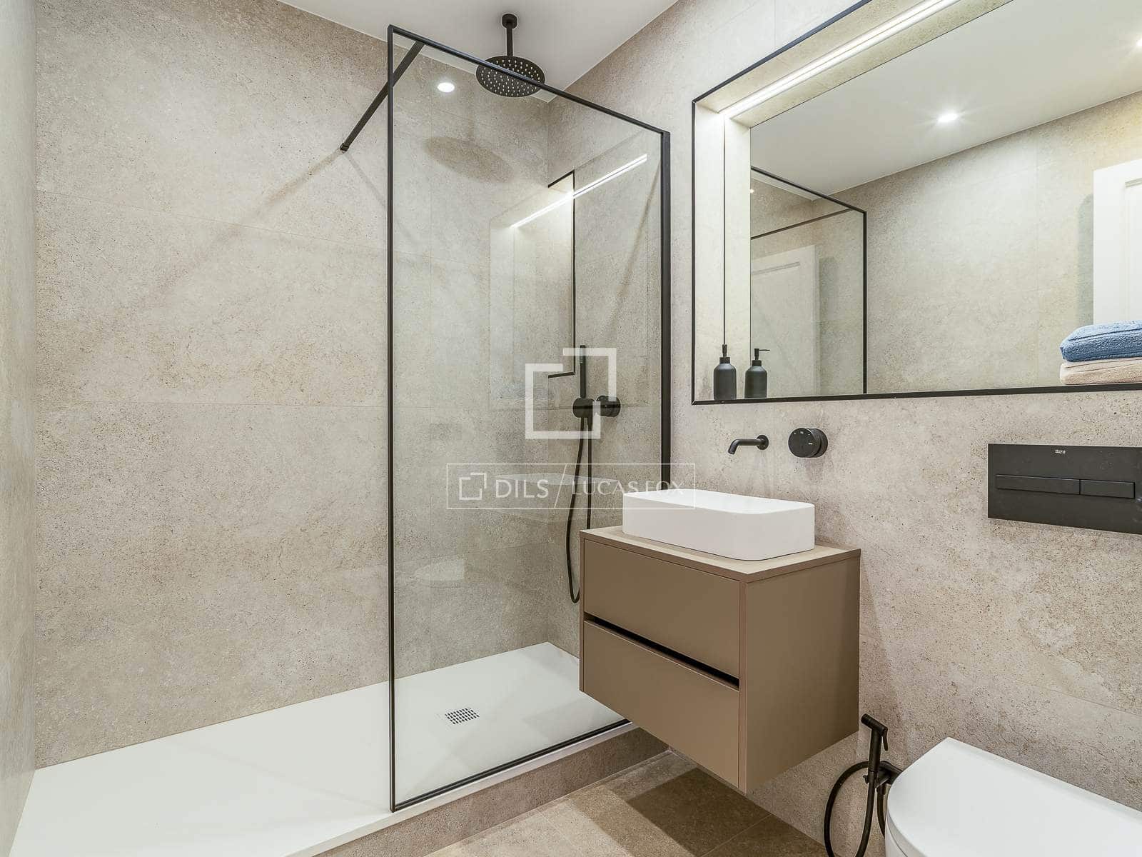 3 soveværelse Lejlighed til salg i Barcelona by - € 1.290.000 (Ref: 9866140)