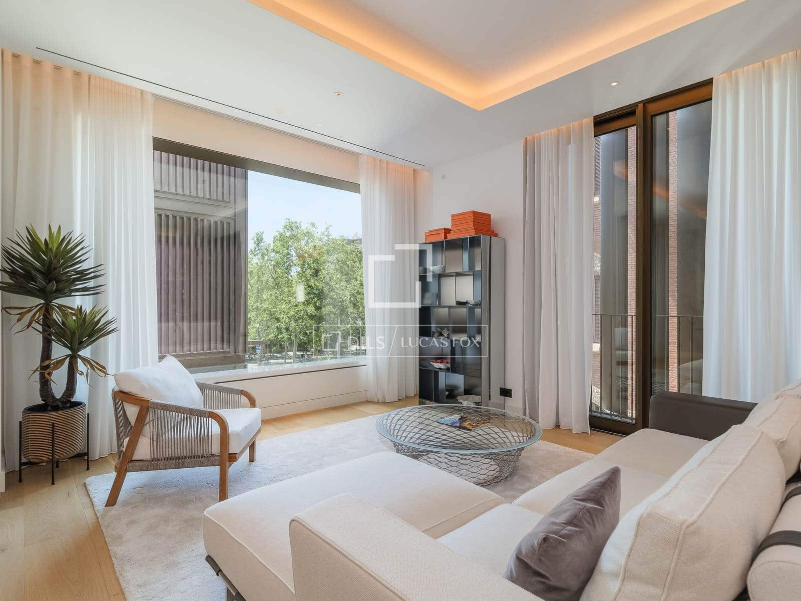 2 soveværelse Lejlighed til salg i Barcelona by med swimmingpool garage - € 3.900.000 (Ref: 9866186)