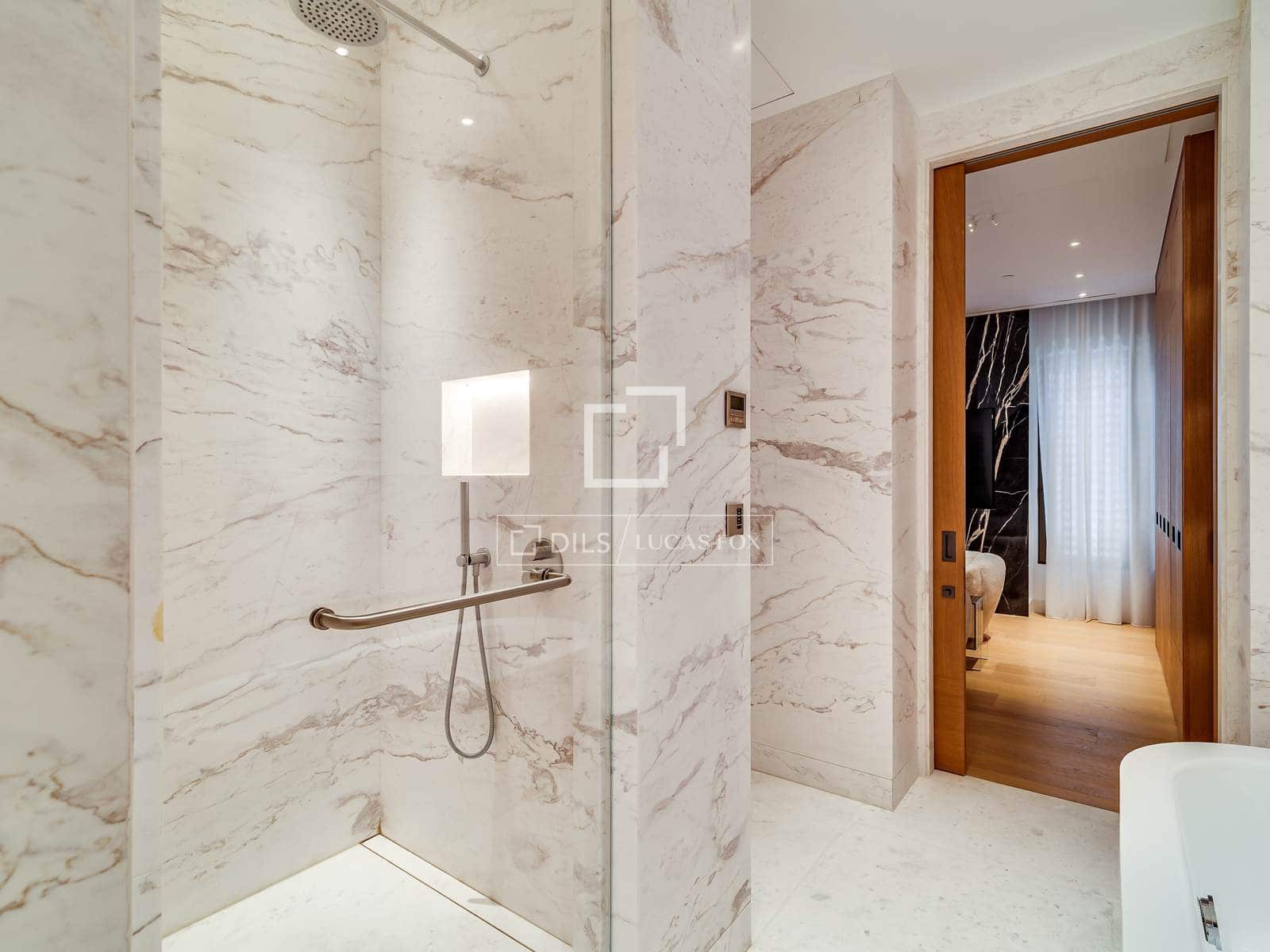 2 soveværelse Lejlighed til salg i Barcelona by med swimmingpool garage - € 3.900.000 (Ref: 9866186)