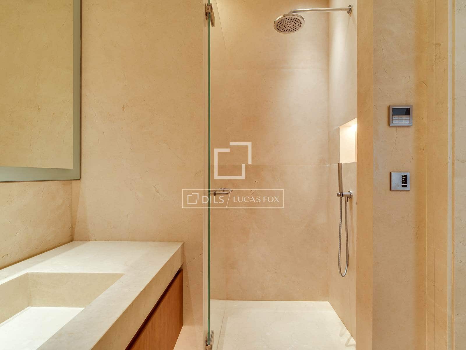 2 soveværelse Lejlighed til salg i Barcelona by med swimmingpool garage - € 3.900.000 (Ref: 9866186)