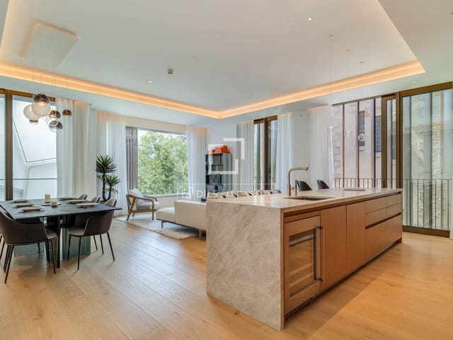 2 soveværelse Lejlighed til salg i Barcelona by med swimmingpool garage - € 3.900.000 (Ref: 9866186)