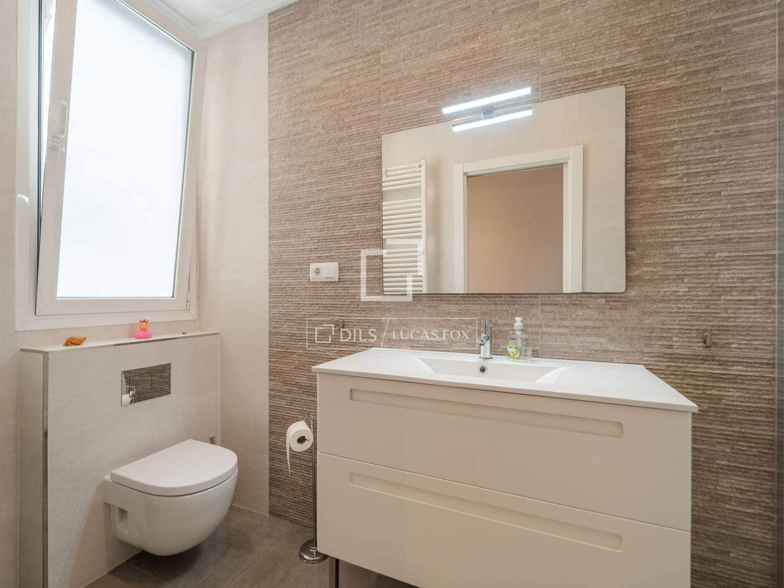 Appartement de 4 chambres à louer à Valence ville - 2 900 € (Ref: 9866190)
