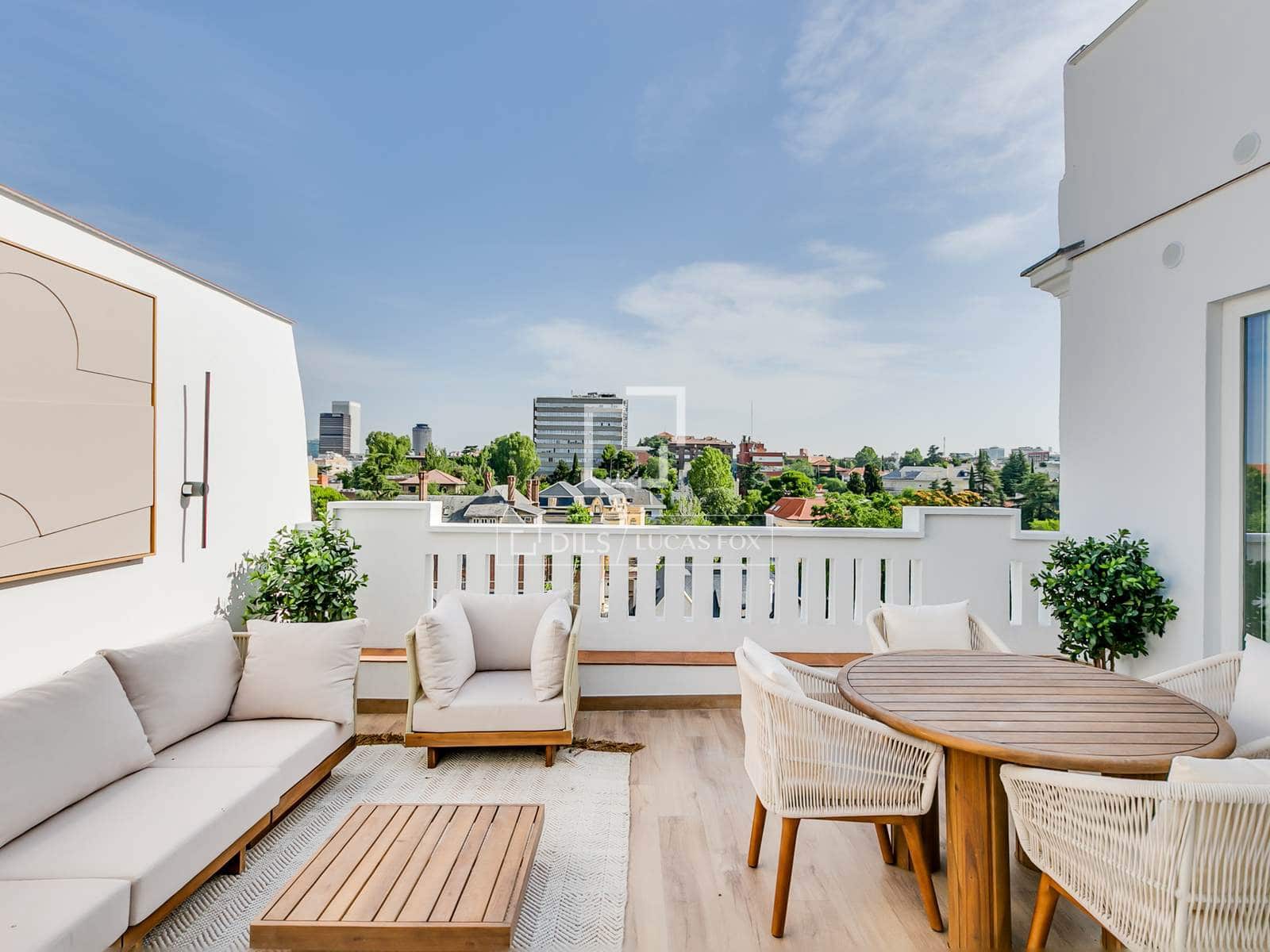 2 bedroom Penthouse for rent in Madrid city - € 7,500 (Ref: 9866192)