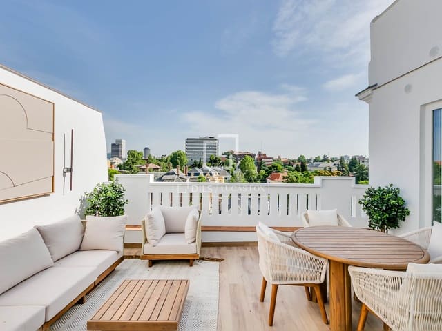 2 makuuhuone Kattohuoneisto vuokrattavana paikassa Castellana, Madrid kaupunki - 7 500 € (Ref: 9866192)
