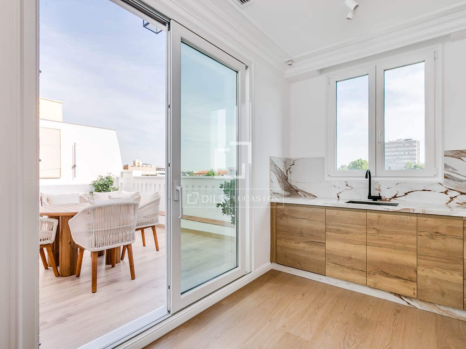 2 bedroom Penthouse for rent in Madrid city - € 7,500 (Ref: 9866192)