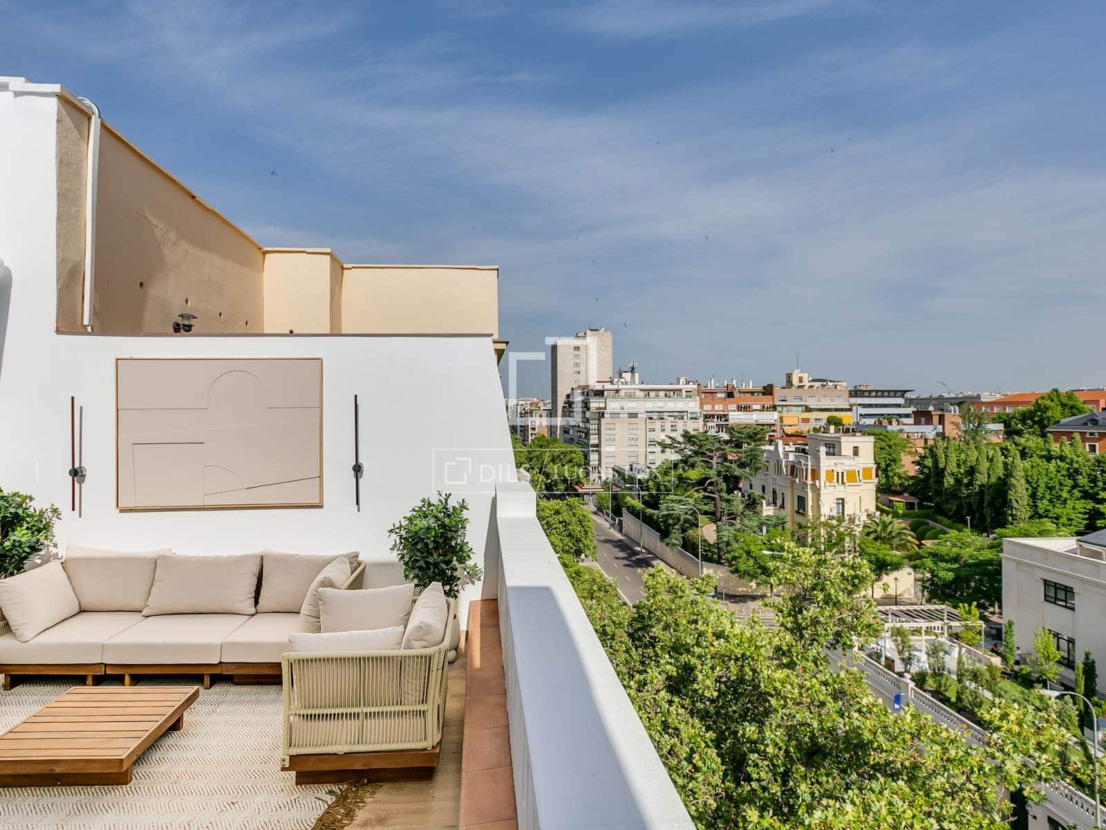 2 bedroom Penthouse for rent in Madrid city - € 7,500 (Ref: 9866192)