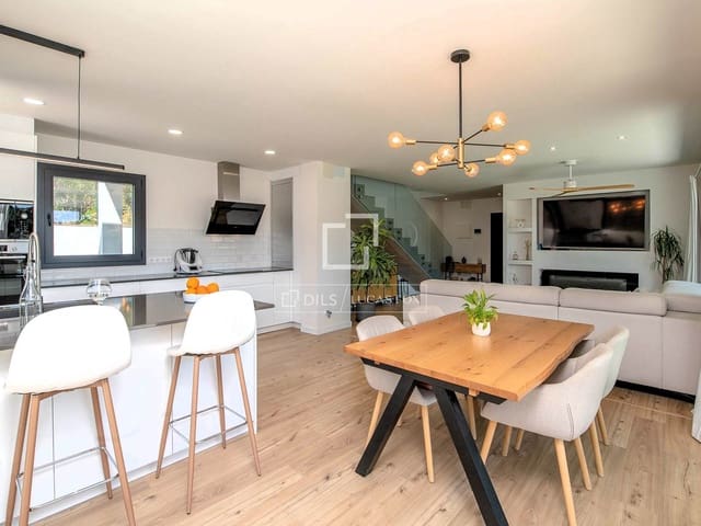 3 soveværelse Villa til salg i Calonge i Sant Antoni med swimmingpool garage - € 820.000 (Ref: 9866193)
