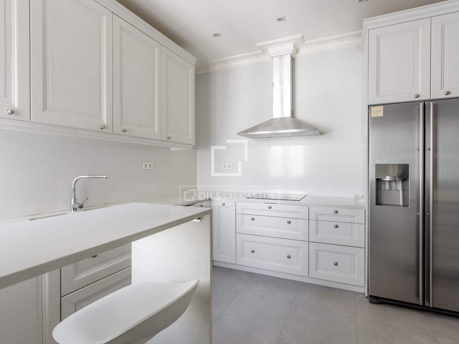 4 soveværelse Penthouse til leje i Madrid by med garage - € 15.000 (Ref: 9867297)