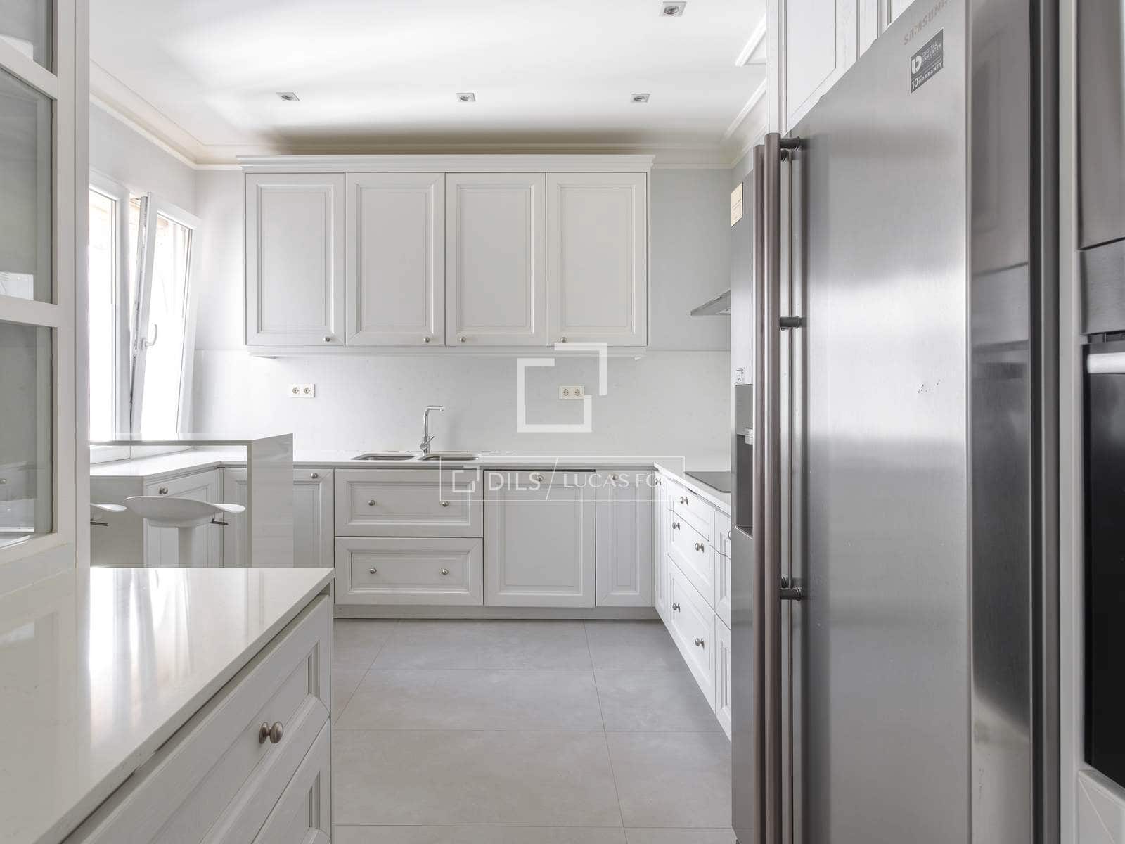 4 soveværelse Penthouse til leje i Madrid by med garage - € 15.000 (Ref: 9867297)