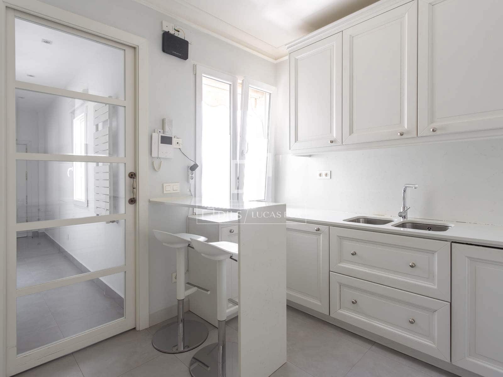 4 soveværelse Penthouse til leje i Madrid by med garage - € 15.000 (Ref: 9867297)