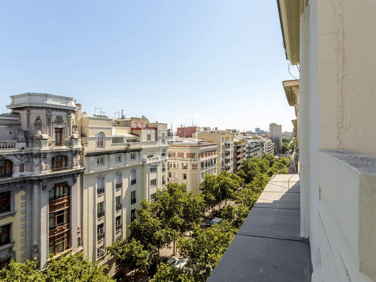 4 soveværelse Penthouse til leje i Madrid by med garage - € 15.000 (Ref: 9867297)