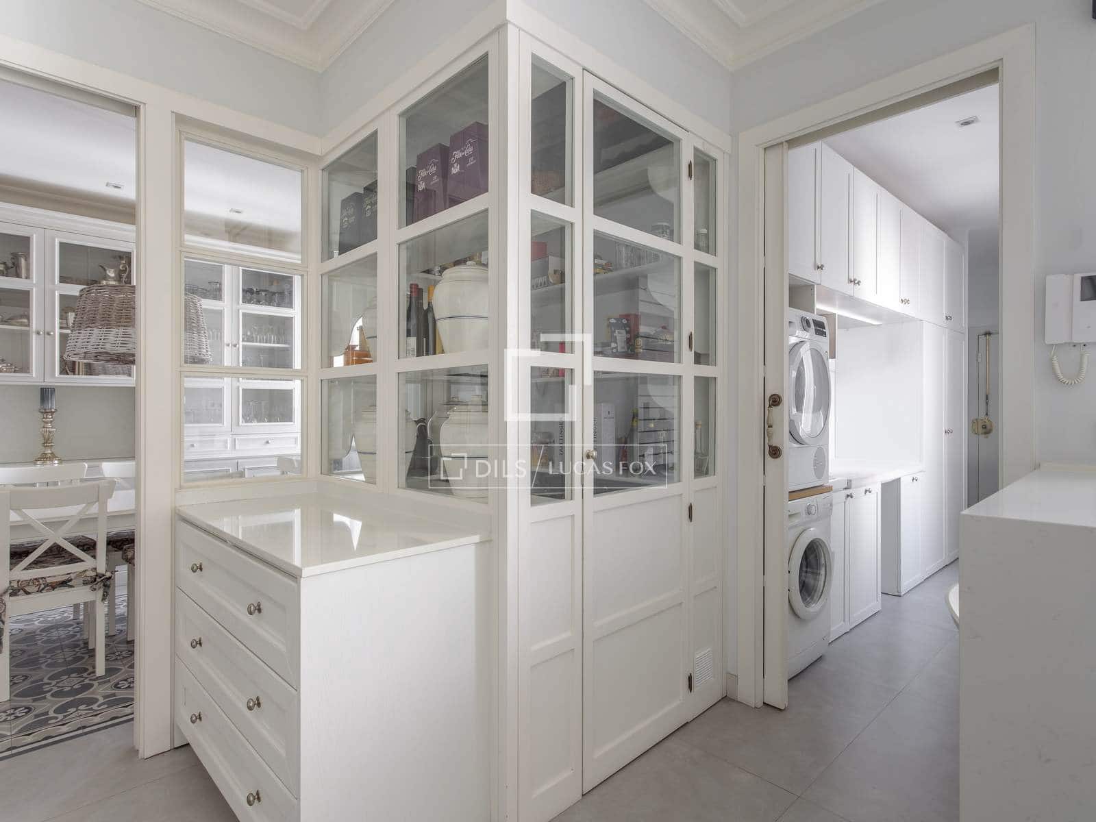 4 soveværelse Penthouse til leje i Madrid by med garage - € 15.000 (Ref: 9867297)
