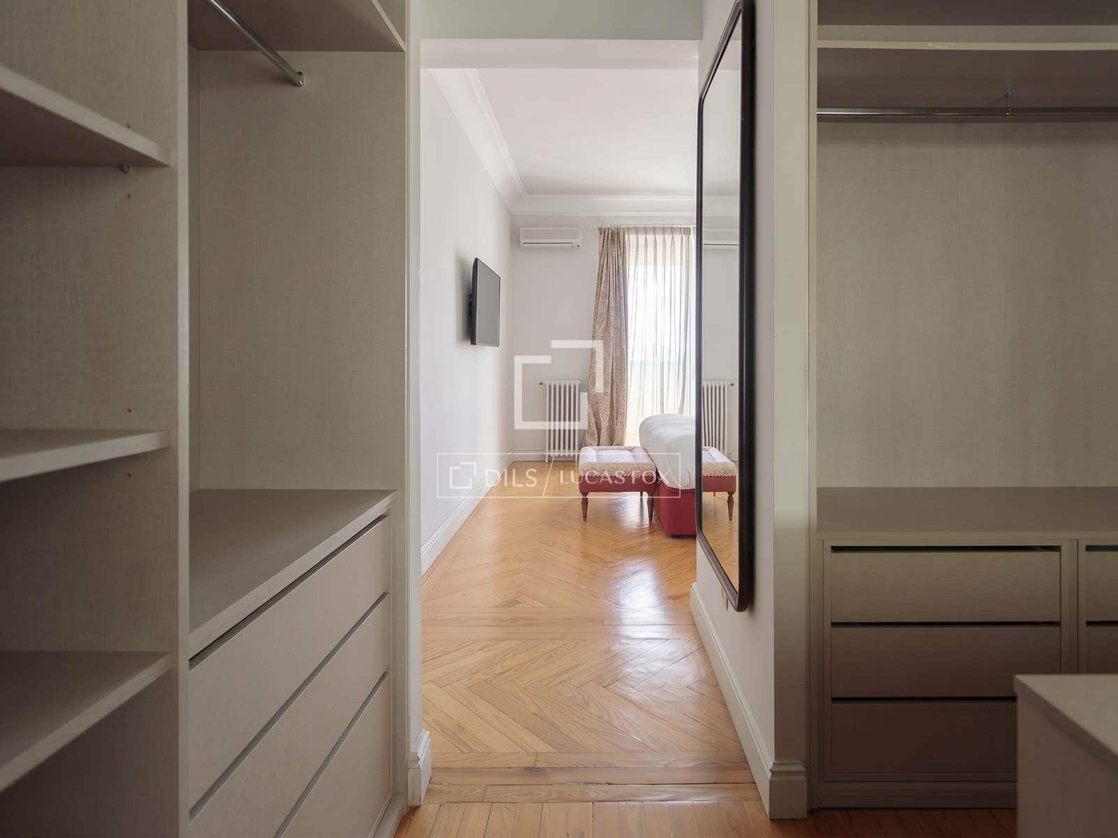 4 soveværelse Penthouse til leje i Madrid by med garage - € 15.000 (Ref: 9867297)