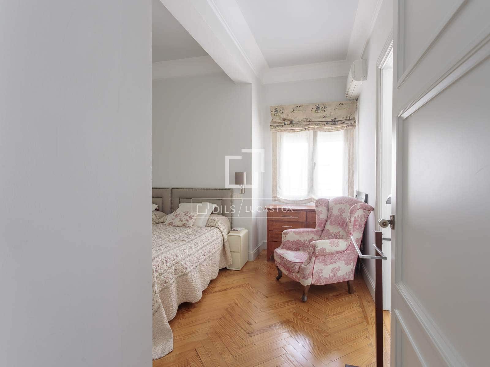 4 soveværelse Penthouse til leje i Madrid by med garage - € 15.000 (Ref: 9867297)