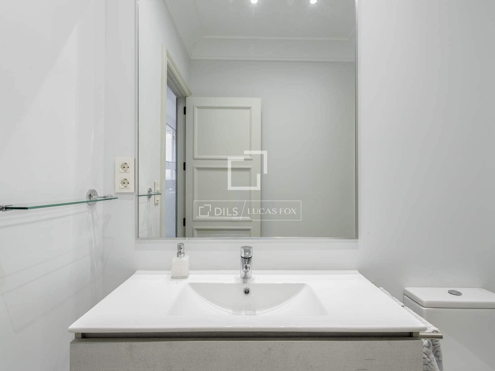 4 soveværelse Penthouse til leje i Madrid by med garage - € 15.000 (Ref: 9867297)