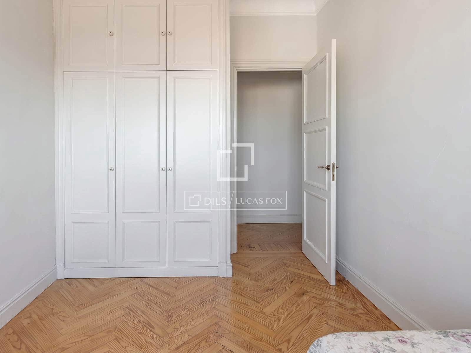 4 soveværelse Penthouse til leje i Madrid by med garage - € 15.000 (Ref: 9867297)