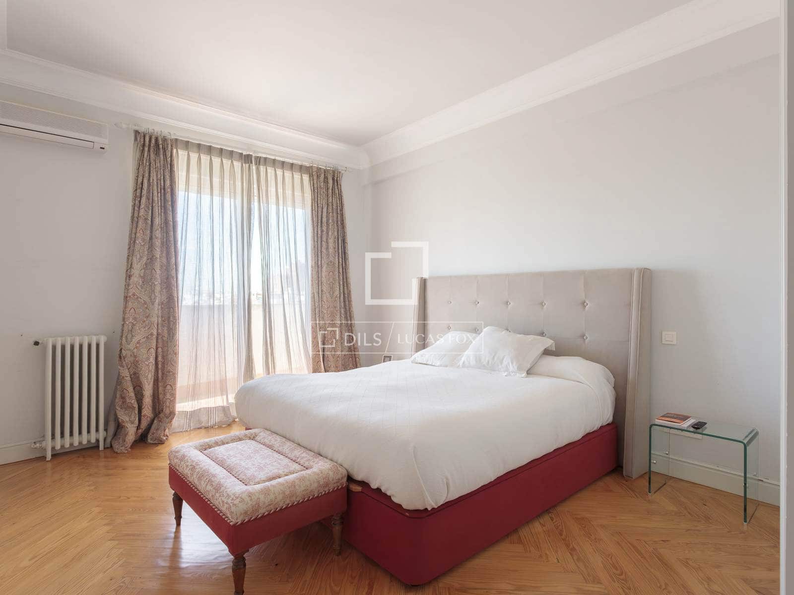 4 soveværelse Penthouse til leje i Madrid by med garage - € 15.000 (Ref: 9867297)