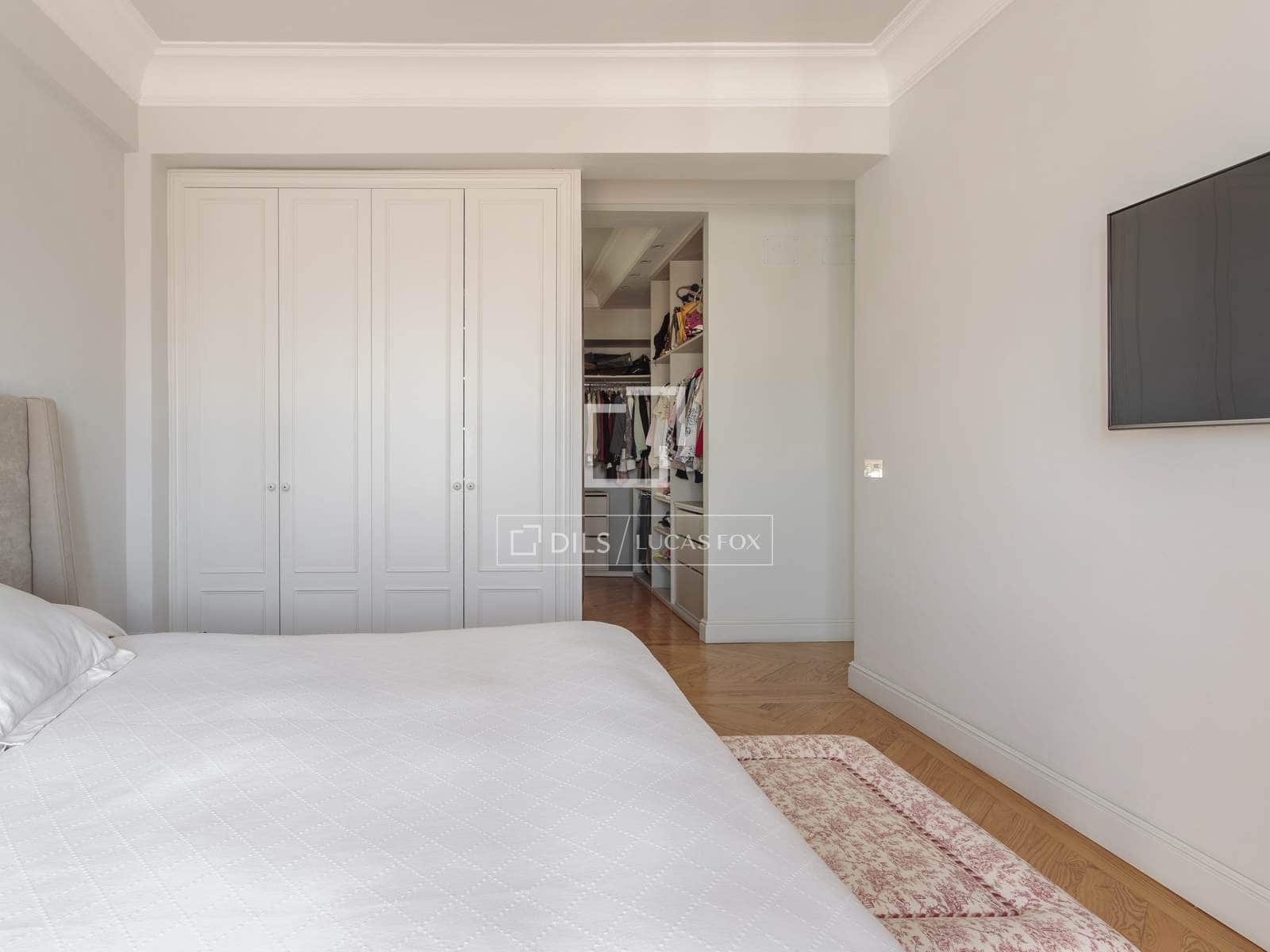 4 soveværelse Penthouse til leje i Madrid by med garage - € 15.000 (Ref: 9867297)