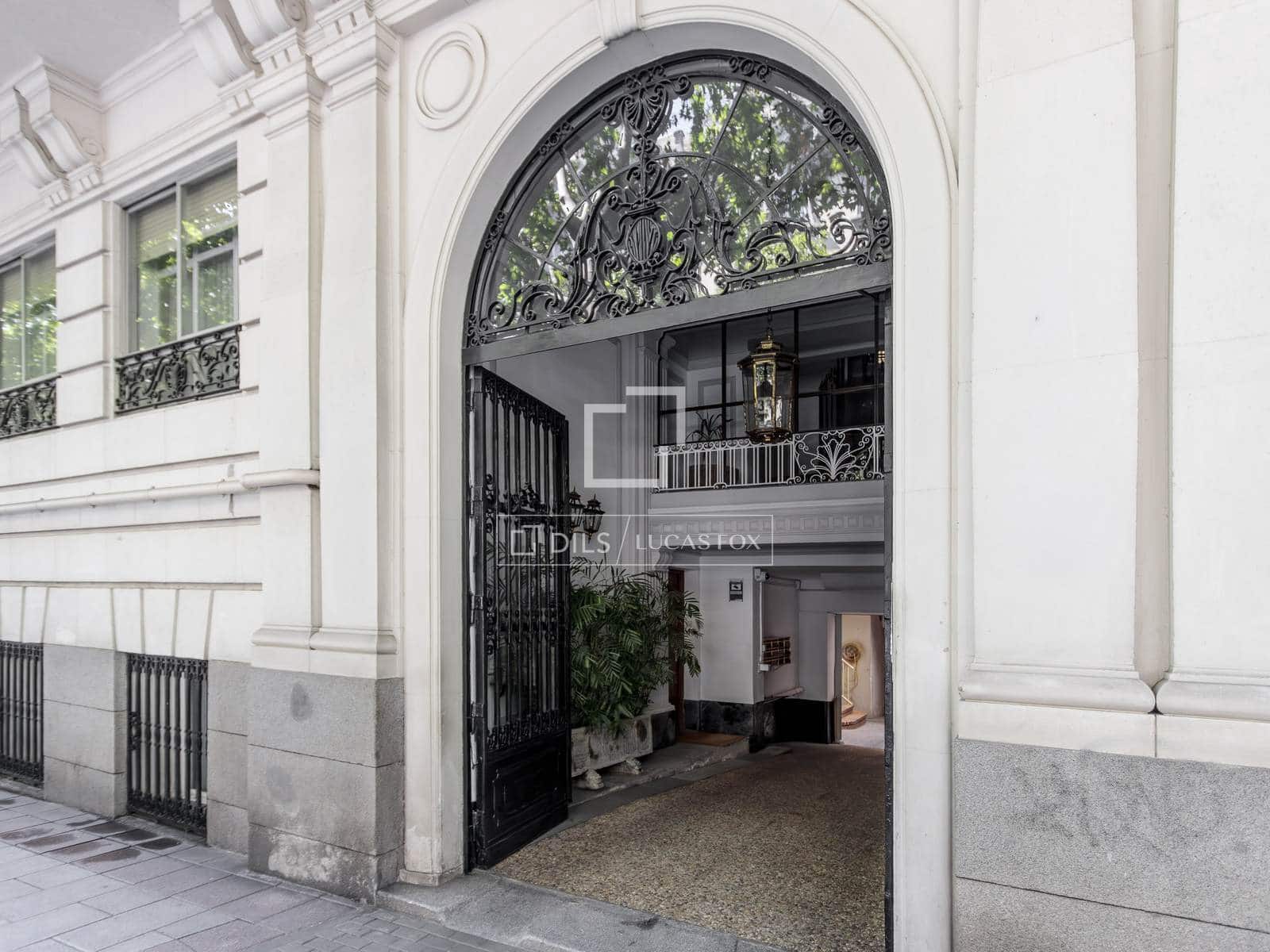 4 soveværelse Penthouse til leje i Madrid by med garage - € 15.000 (Ref: 9867297)