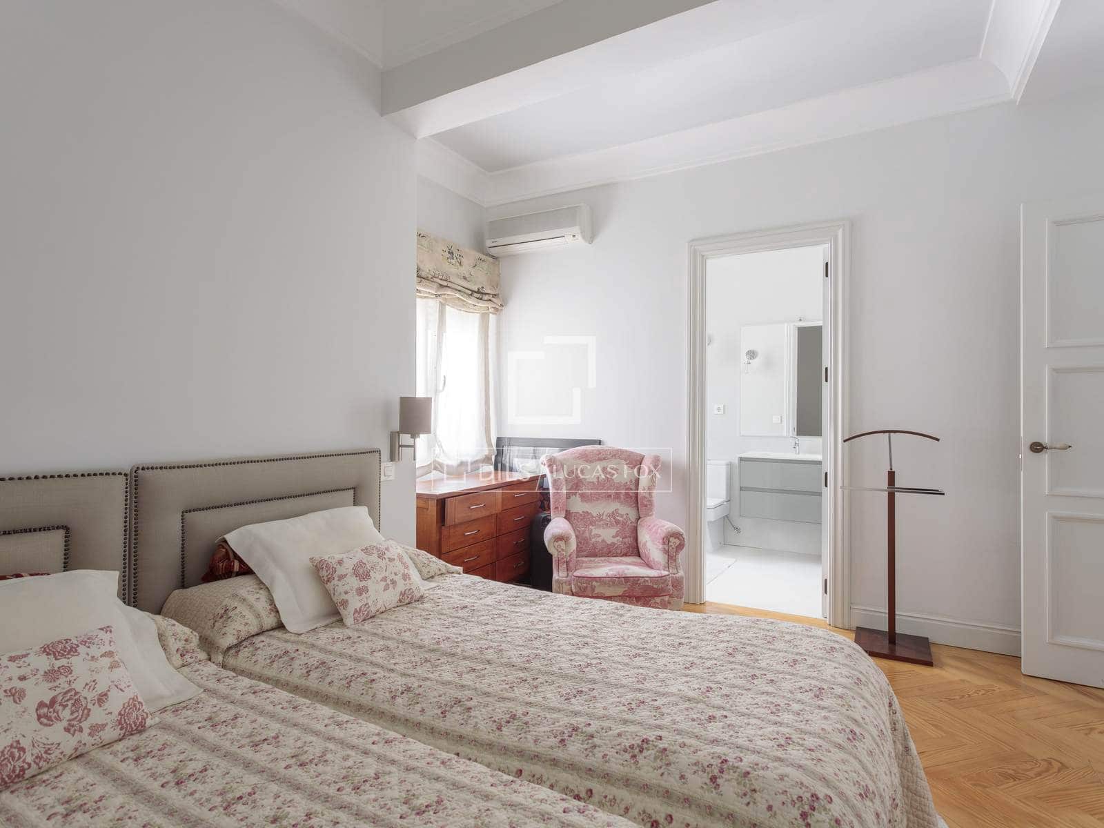 4 soveværelse Penthouse til leje i Madrid by med garage - € 15.000 (Ref: 9867297)