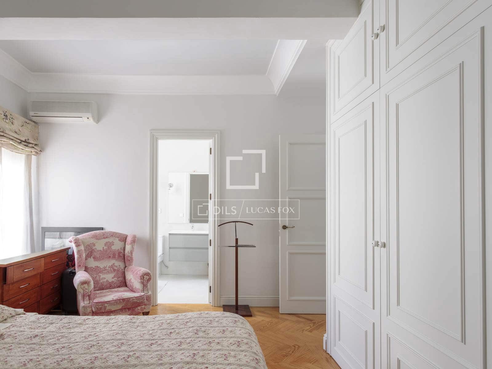 4 soveværelse Penthouse til leje i Madrid by med garage - € 15.000 (Ref: 9867297)