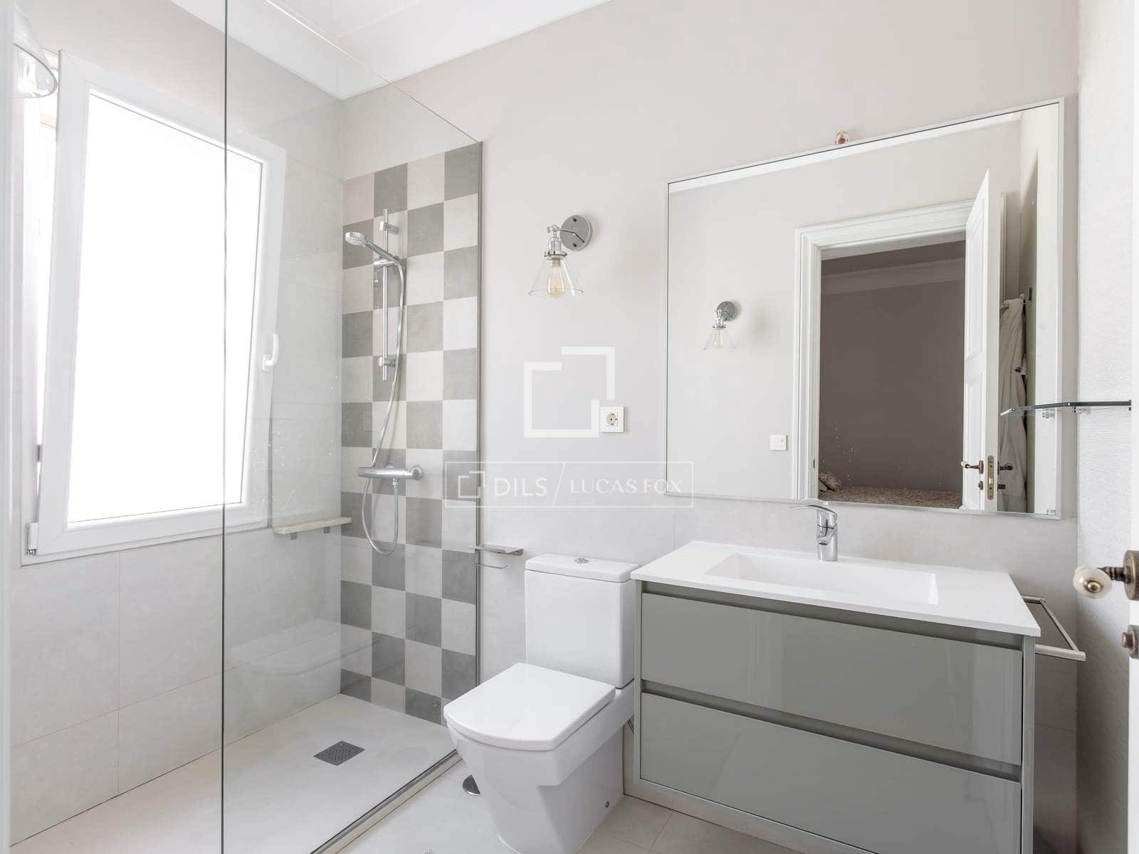 4 soveværelse Penthouse til leje i Madrid by med garage - € 15.000 (Ref: 9867297)