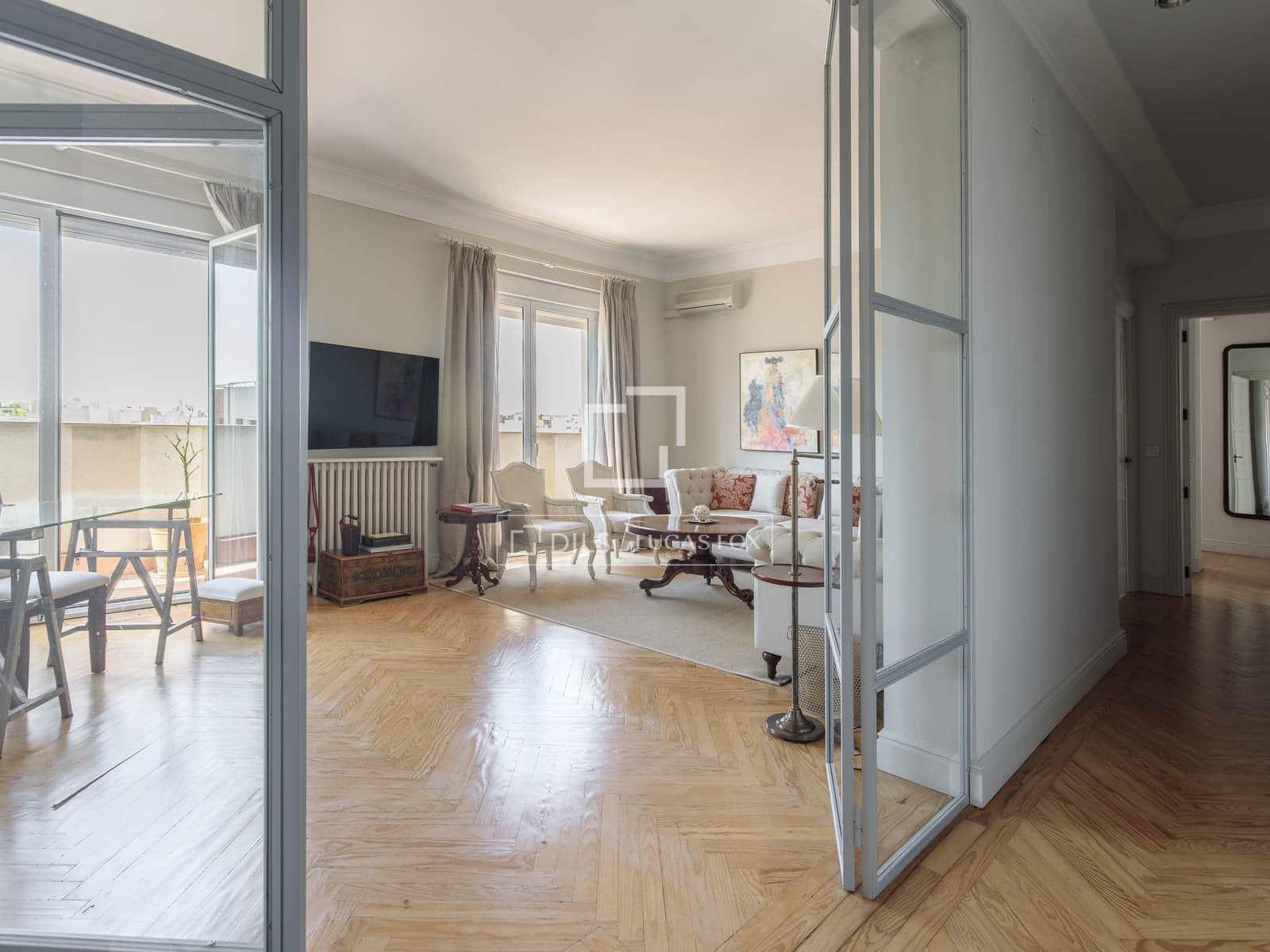 4 soveværelse Penthouse til leje i Madrid by med garage - € 15.000 (Ref: 9867297)